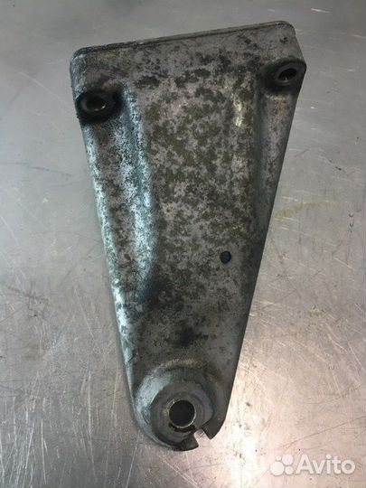 Кронштейн двигателя правый Mercedes C-Class W203