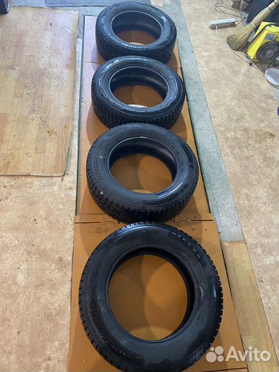 Bridgestone Blizzak Spike-02 SUV 225/65 R17 106T