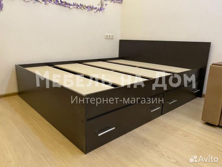 Кровать