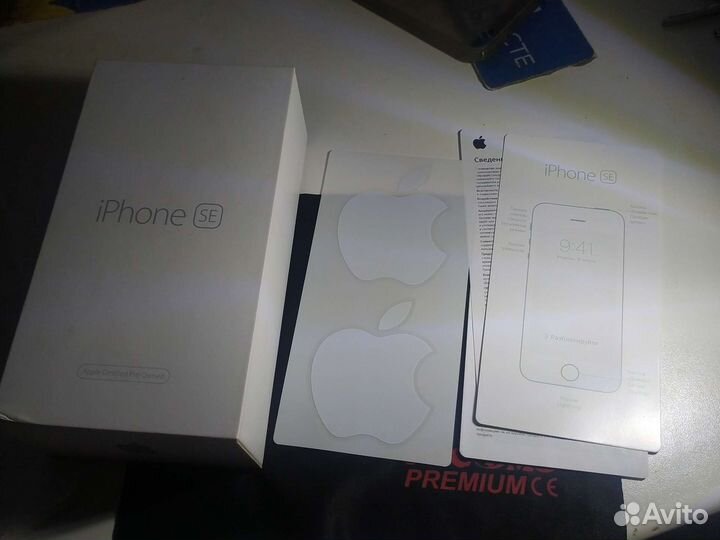 Коробка от iPhone SE