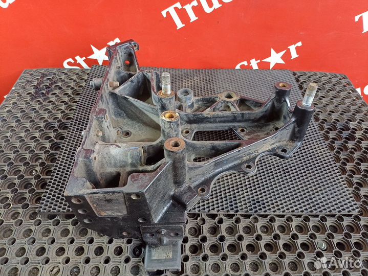 Кронштейн буксировочный левый Renault T, Volvo FH