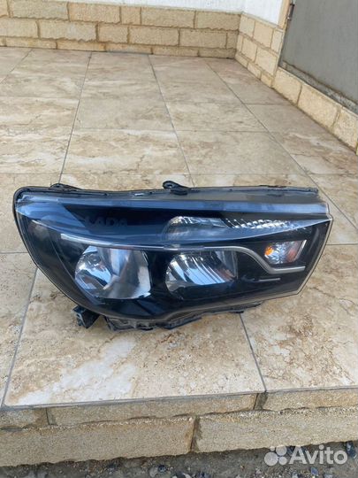 Левая фара на весту