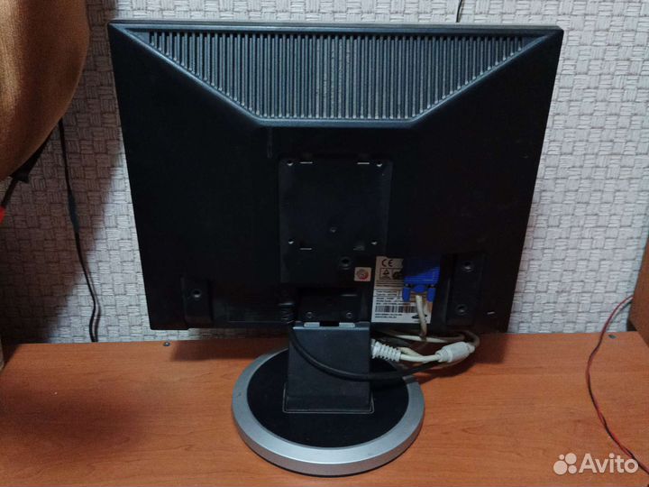 Монитор Самсунг 17 дюймов в отл. полностью раб.сос