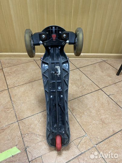 Самокат трёхколёсный Globber колеса светятся