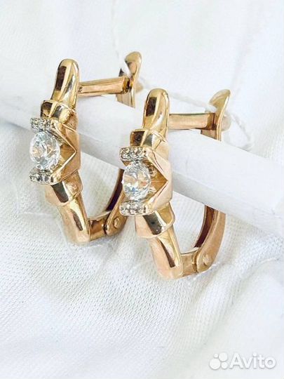 Серьги с синтетическим камнем Золото