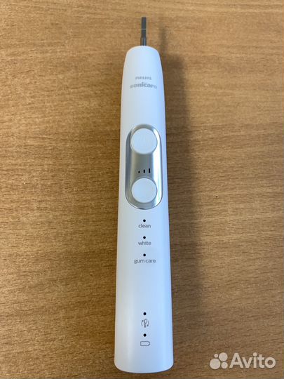 Электрическая звуковая зубная щетка Philips HX6877