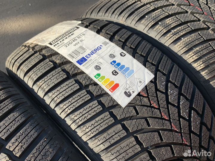 Bridgestone Blizzak LM-005 255/40 R18 и 225/45 R18