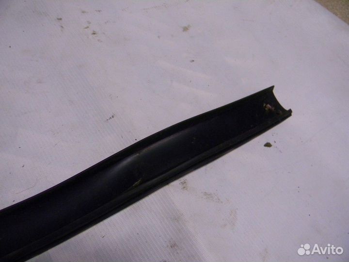 Уплотнитель (внутри) Duster 2012