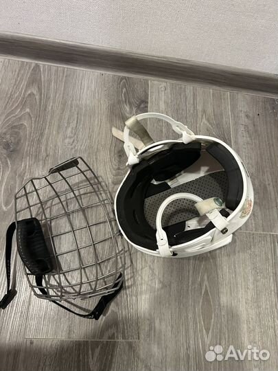 Хоккейный шлем