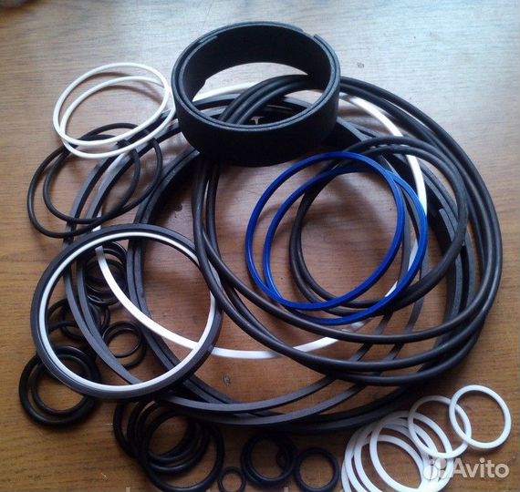 Уплотнения HPV095 (PC200-6)