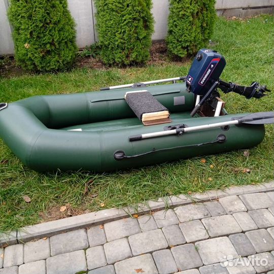 Лодка с мотором