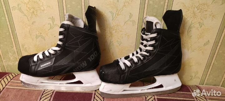 Коньки хоккейные