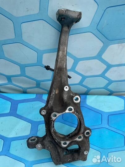 Кулак поворотный передний левый 8K0407253AB