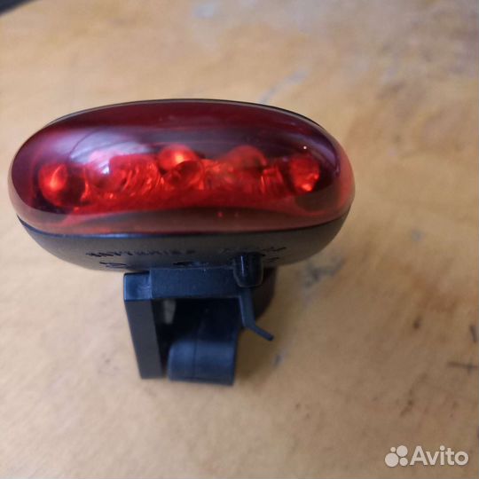 Фонарь и отражатель велосипедные