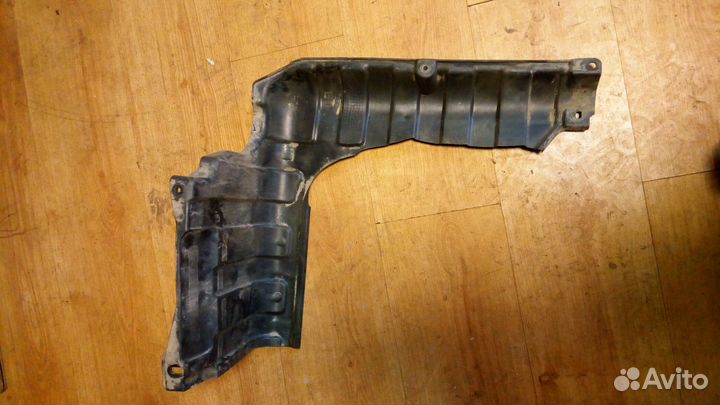 Пыльник моторного отсека левый на Солярис 1