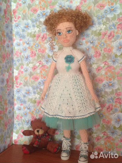 Вязаная интерьерная кукла