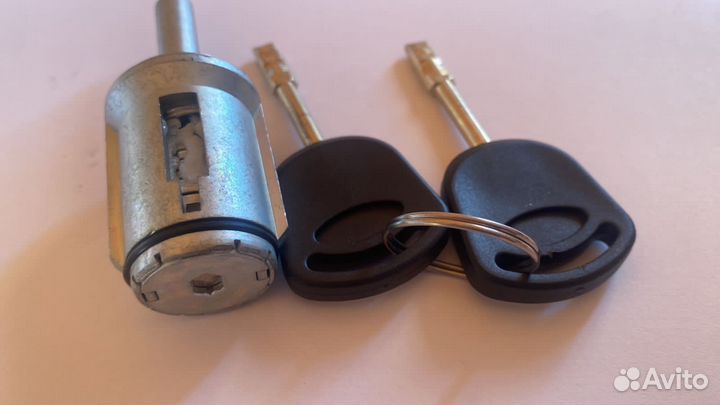 Личинка замка капота ford focus 1