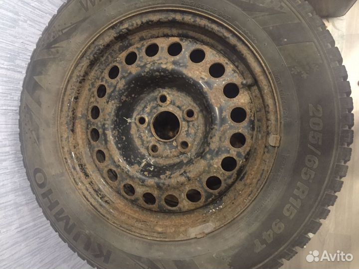 R15 Kumho WinterCraft Ice WI31 205/65, PCD 5x105 DIA 56.5