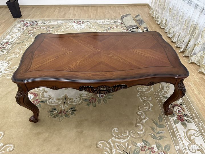 Журнальный столик