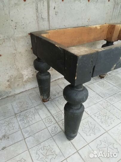 Стол. Дуб. Ручная работа. 19 век