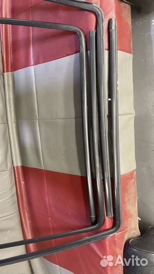 Молденги лобовых стекол BMW E34