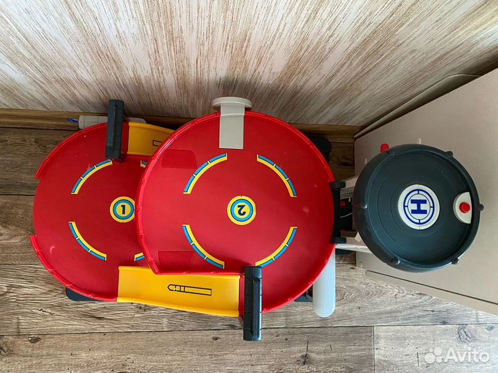 Парковка для машин трек