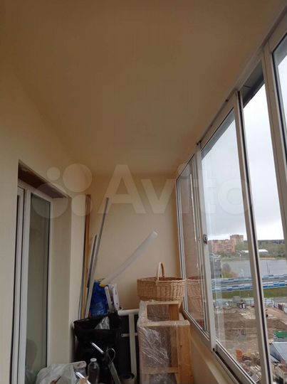 Доля в 2-к. квартире, 63 м², 9/9 эт.