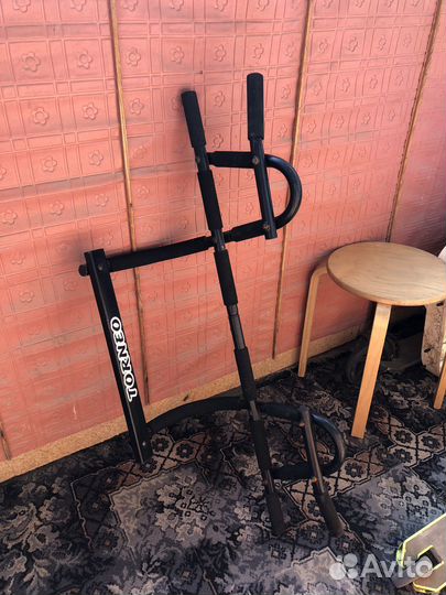 Турник настенный