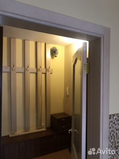 Вешалка в прихожую дерево