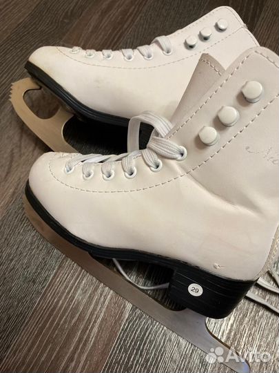 Коньки фигурные