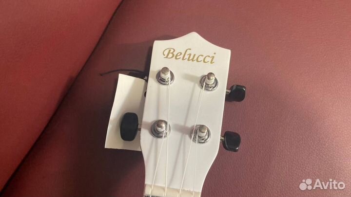 Укулеле белая