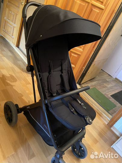 Всесезонная прогулочная коляска Carrello Nero 2023
