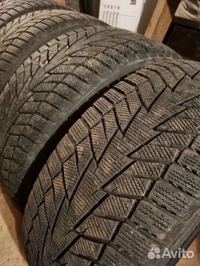 Hankook Winter I'Cept iZ 2 W616 245/45 R19 102