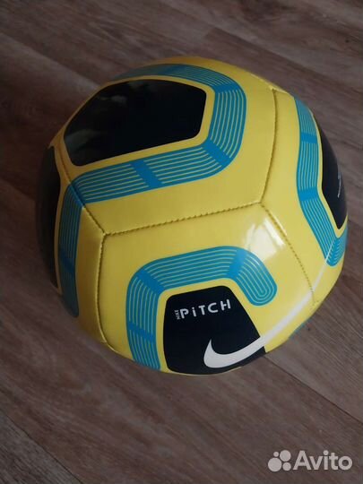 Футбольный мяч Nike Pitch