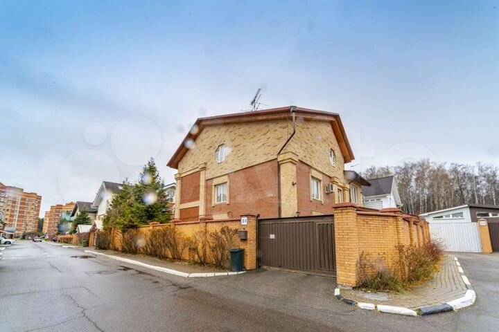 Дом 460 м² на участке 10 сот.