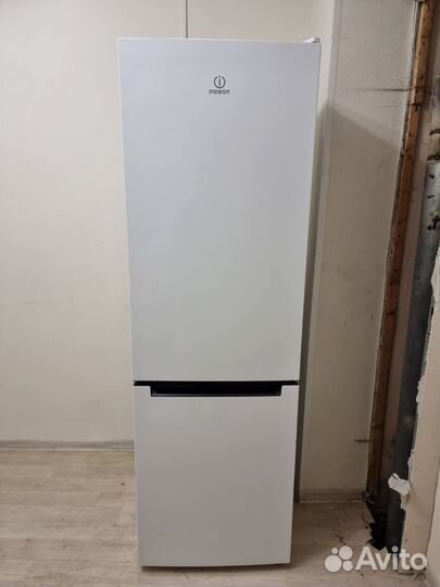 Холодильник indesit ds4180w 2м