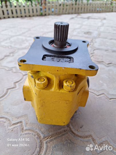 Насос трансмиссии 07438-72202 Komatsu D355A
