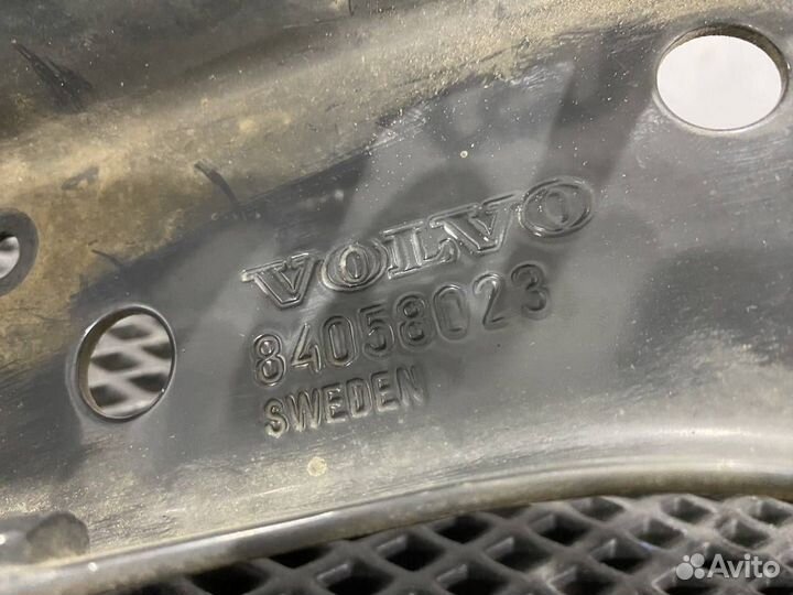 Крепление фары (кронштейн фары) правой Volvo FH4