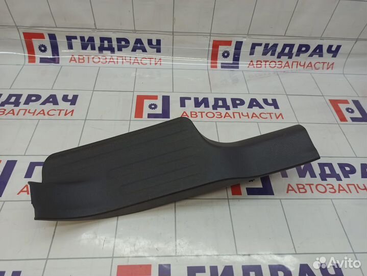 Накладка порога внутренняя задняя правая Nissan Roque (T32) 76953-7FA0A