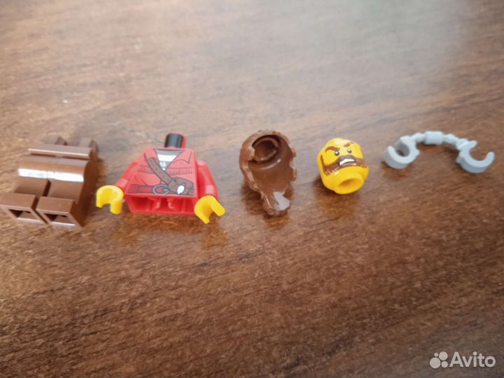 Лего фигуркв преступник