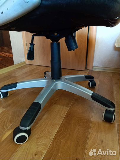 Компьютерное кресло игровое под ремонт