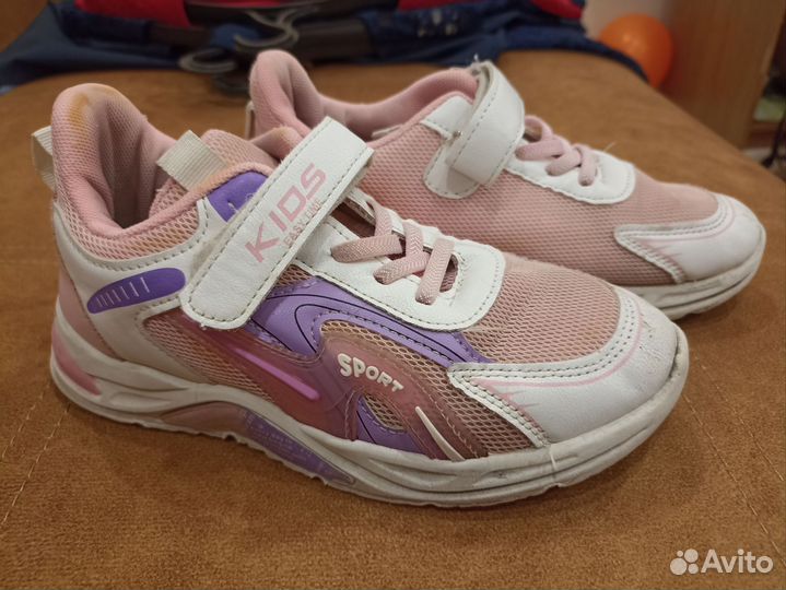 Кроссовки 35