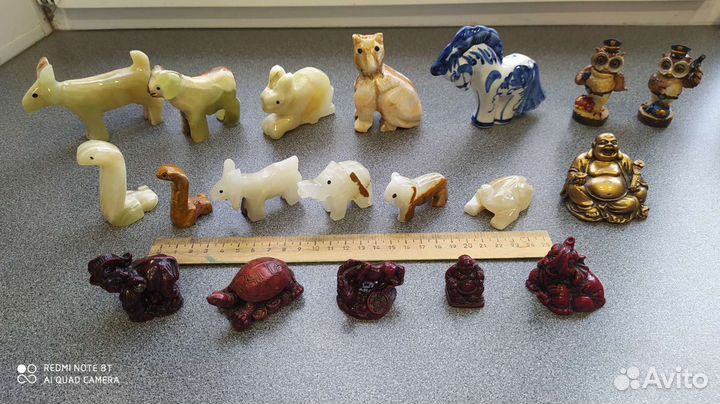 Сувениры из оникса, гжель и др