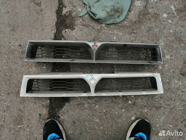 Решетка радиатора Mitsubishi Galant EA