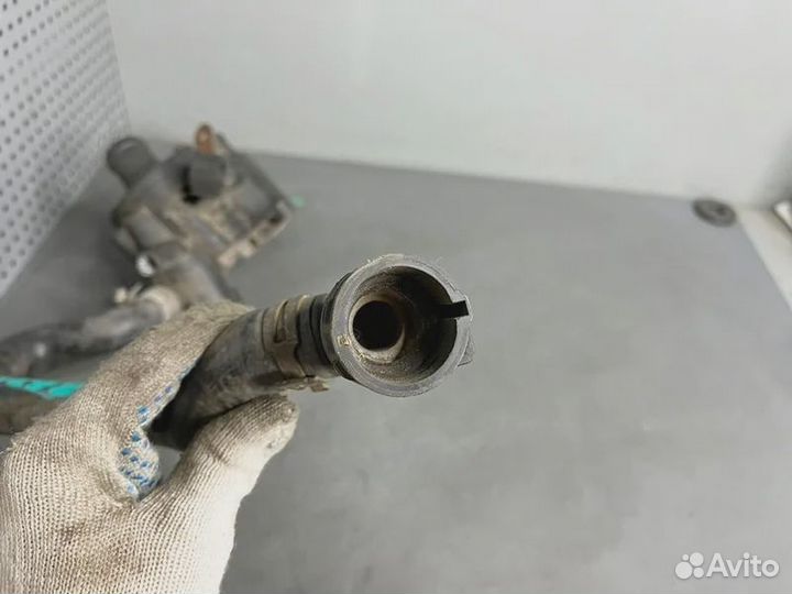 Патрубок системы охлаждения Skoda Octavia A4, VW