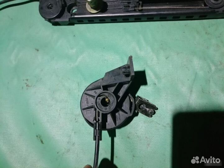 Устройство перестановки ремня левое Bmw 7 E38