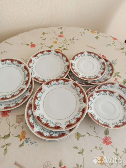 Тарелки от столового сервиза