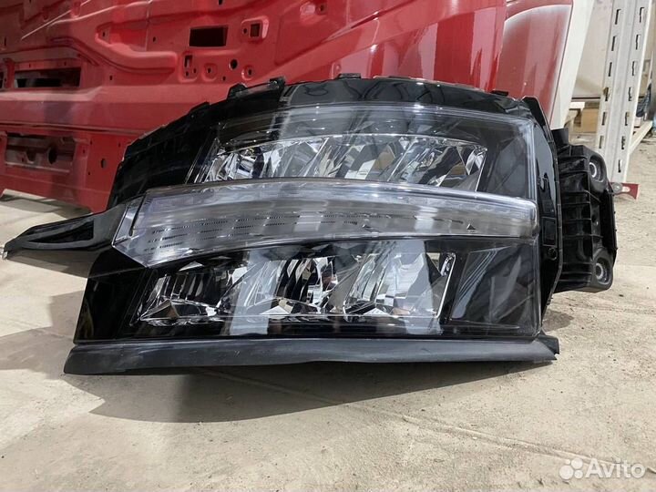 Фара левая Renault T 7423645386