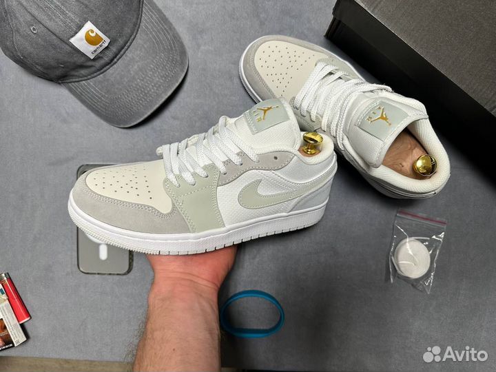 Nike air jordan 1 low white sky