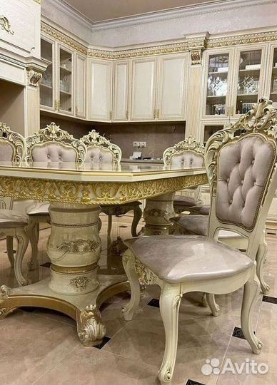 Стол кухонный и стулья